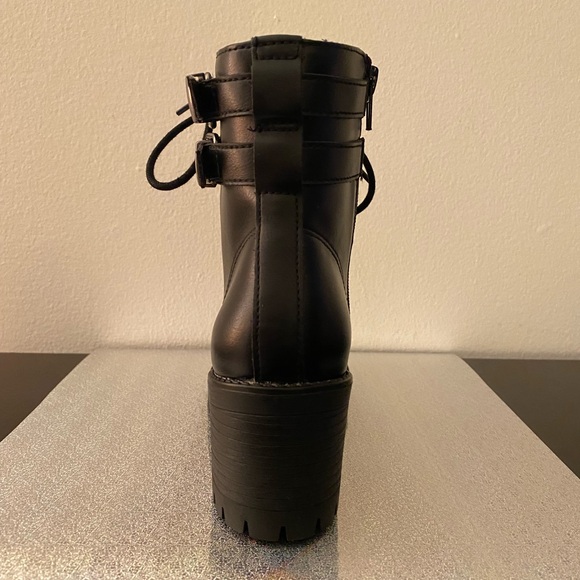 NWOT Women’s Madden Boots - Picture 2 of 5